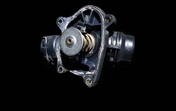 BMW 5 E60 E61 Thermostat 