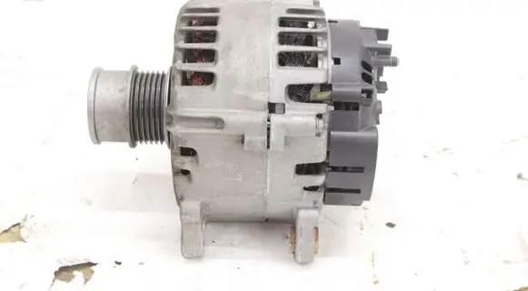 Volkswagen Touran III Generator/alternator 04C903023M