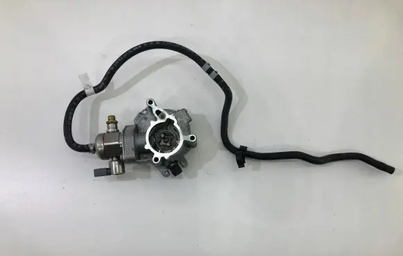 Volkswagen T-Roc Vacuum pump 06K145100AE