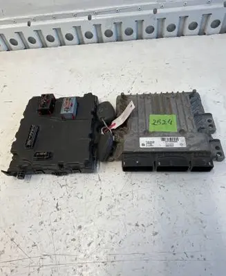 Renault Master III Engine ECU kit and lock set 237105093R 237104246R