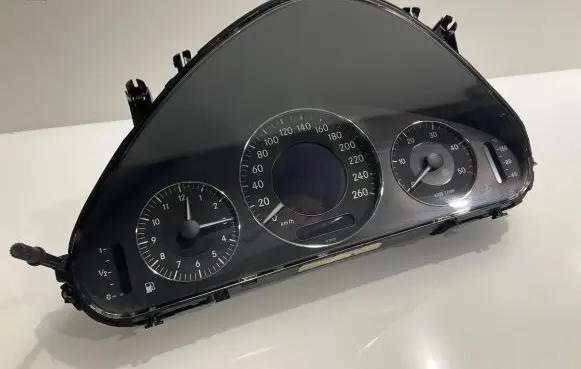 Mercedes-Benz E W211 Speedometer (instrument cluster) A2115403447 110080283009 2115403447