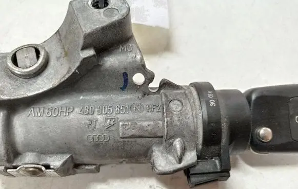 Volkswagen Polo IV 9N3 Ignition lock 4B0905851