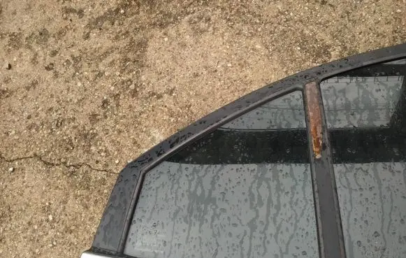 Hyundai Sonata Rear vent window glass 