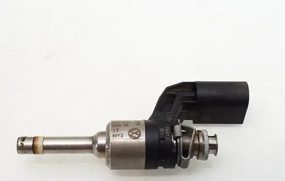 Volkswagen Golf VI Fuel injector 03C906036M