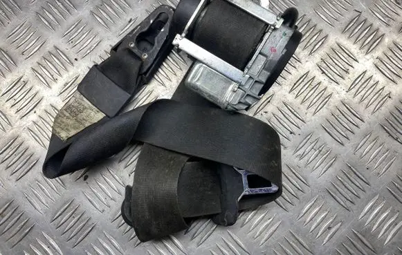 Skoda Superb B6 (3T) Front seatbelt 6047613 6047613B 098132