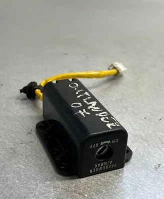 Passenger airbag on/off switch