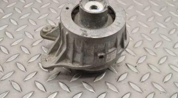 Engine mount bracket