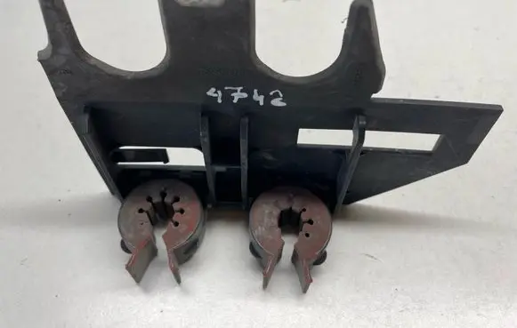BMW 5 F10 F11 other engine part 7586898