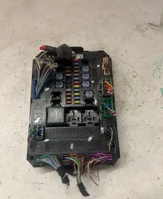 Jaguar XF X250 Fuse module 7340955430 8X2T14B476AD