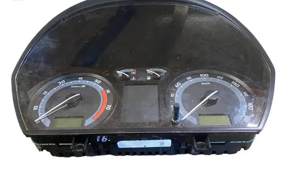 Skoda Fabia Mk1 (6Y) Speedometer (instrument cluster) 6Y0920881M 88311298