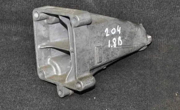Mercedes-Benz C W204 Engine mounting bracket A2712232304