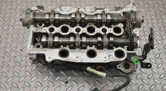 Land Rover Discovery 4 - LR4 Engine head PM9X2Q6C064DA