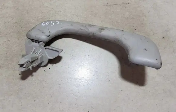 Renault Clio III Rear interior roof grab handle