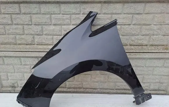 Nissan Leaf II (ZE1) Fender