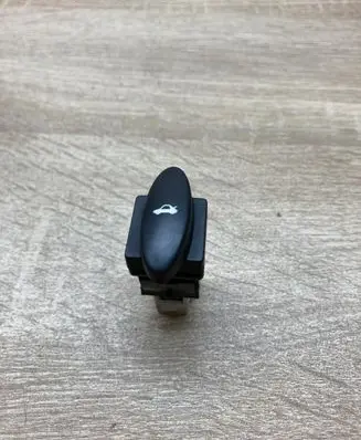 Tailgate opening switch