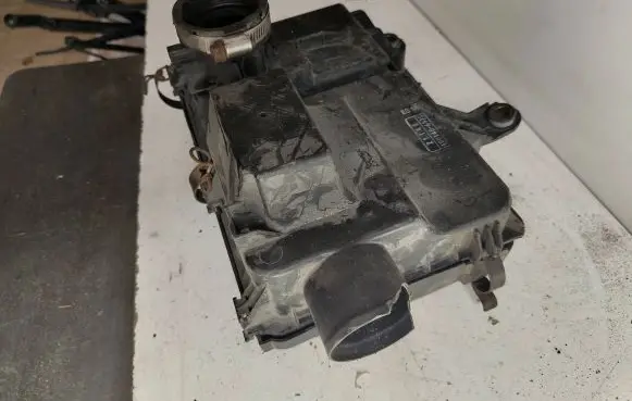 Toyota Prius (XW20) Air filter box 1001406970