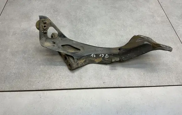 Audi A7 S7 4G Fender mounting bracket 4G0821136A