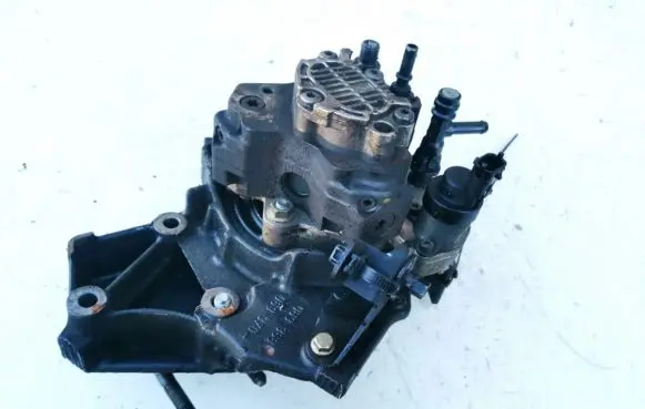Mitsubishi Space Star Fuel injection high pressure pump 8200055072 0445010031