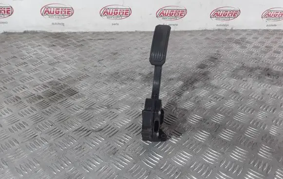 Toyota RAV 4 (XA30) Accelerator throttle pedal 7811042010 1988007270 05H10C00324
