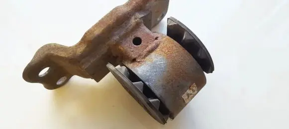 Mitsubishi Lancer Engine mount bracket mr197612