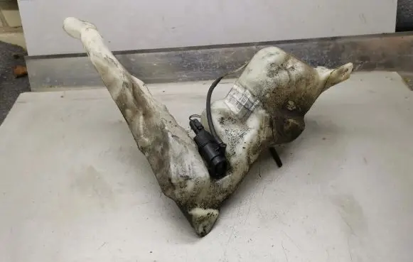 Renault Master II Windshield washer fluid reservoir/tank 8200146985