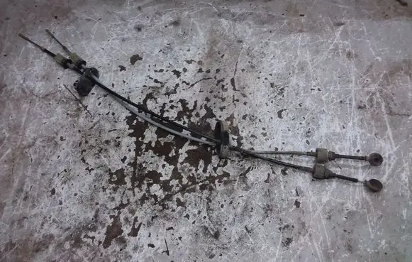 Opel Vectra C Gear shift cable linkage 55556279