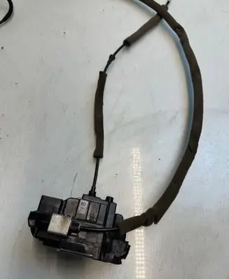 Infiniti Q50 Rear door lock 132321