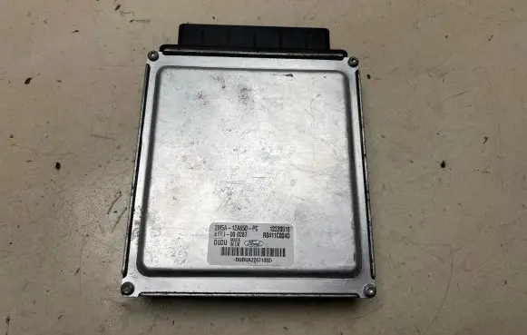 Ford Focus Engine control unit/module 2M5A12A650PC 12220510 R0411C004D