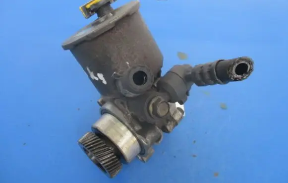 Mazda 323 Power steering pump