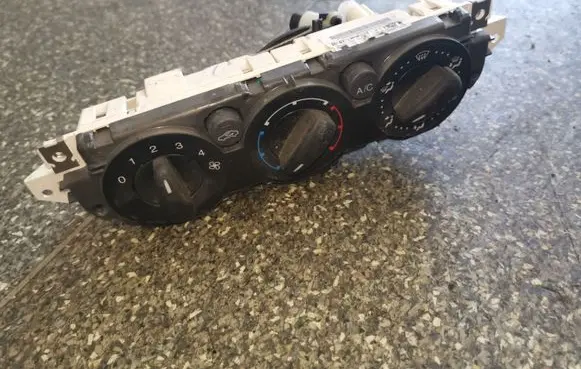Ford Focus Climate control unit 3M5T19980AD