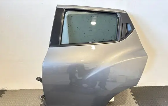 Nissan Juke I F15 Rear door 