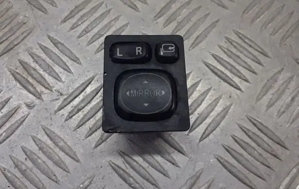 Toyota Auris 150 Wing mirror switch 183639