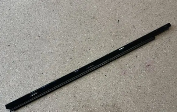 BMW 4 G22 G23 G24 G26 Front door glass trim molding 7482959