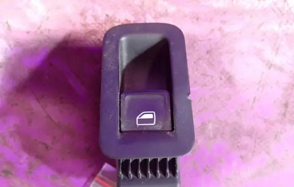 Volkswagen Golf VII Quarter vent window switch 