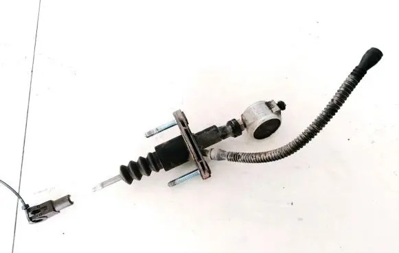 Opel Astra G Clutch master cylinder 90523769