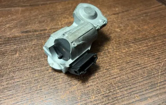 Mercedes-Benz Vito Viano W639 Ignition lock A2034621130 2034621130