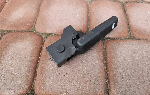 Opel Zafira C Engine bonnet (hood) release handle 