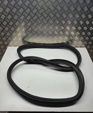 BMW X2 F39 Trunk rubber seal (body) 7423834