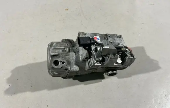 Volkswagen Touareg II Air conditioning (A/C) compressor (pump) 7P0820803H 7P0820803K