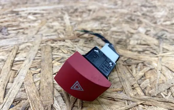 Skoda Octavia Mk2 (1Z) Hazard light switch 1Z0953235A 01206