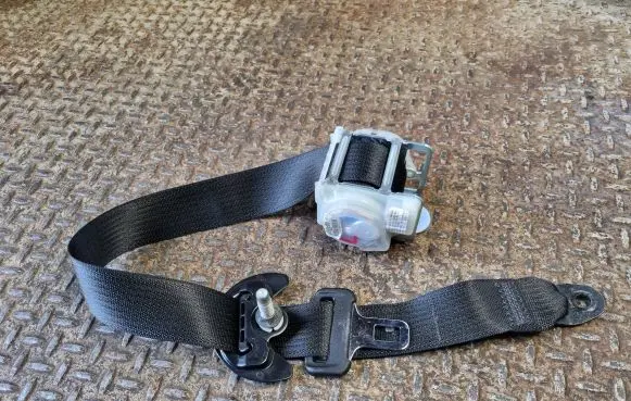Dodge Challenger Rear seatbelt P5UZ23DX9AC 2442576