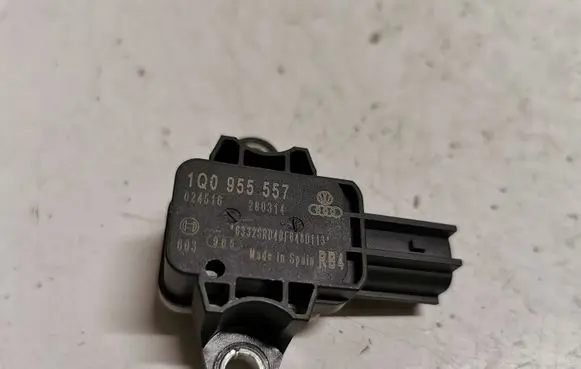 Volkswagen Eos Airbag deployment crash/impact sensor 1Q0955557