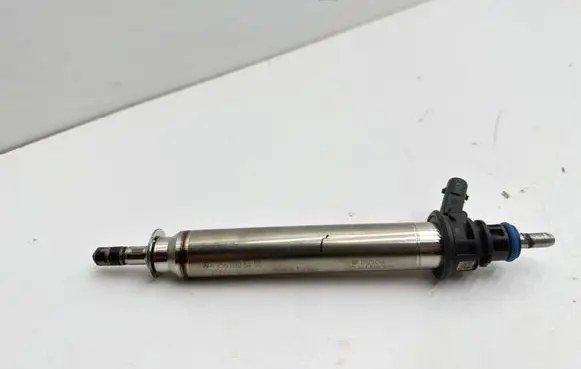Mercedes-Benz C W205 Fuel injector A2560705600 3230E