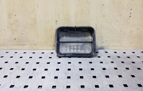 Quarter panel pressure vent