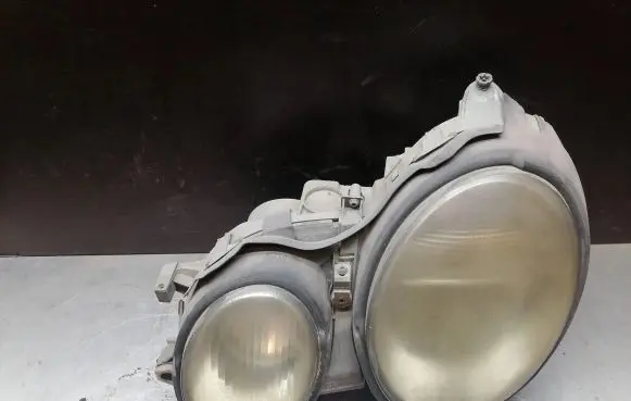 Mercedes-Benz CLK A208 C208 Headlight/headlamp 147551