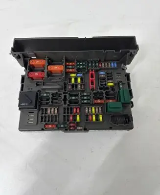 BMW 1 E81 E87 Fuse module 9119444 90206383