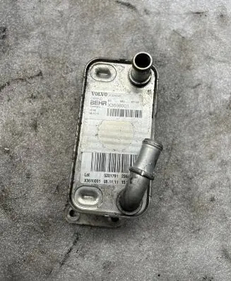 Volvo XC60 Engine oil radiator 31325045