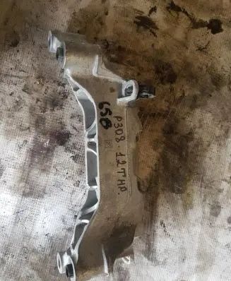 Peugeot 308 Engine mount bracket 9674960380