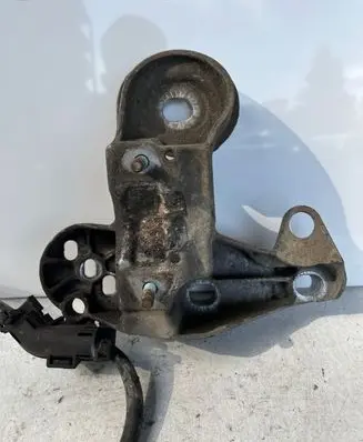 Volkswagen PASSAT B5 Engine mounting bracket 4B0199352B