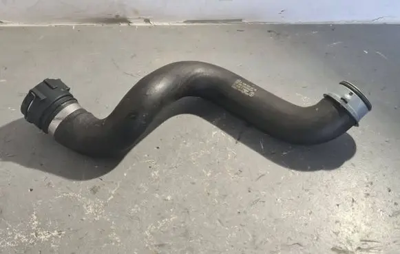 Mercedes-Benz GLS X166 Engine coolant pipe/hose A1665000575